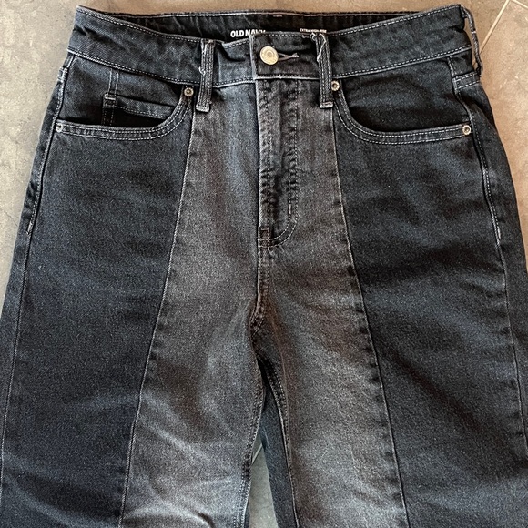 Old Navy Extra High-Rise Sky-Hi Wide Leg two-toned Jean w/secret smooth pockets. - Picture 2 of 6